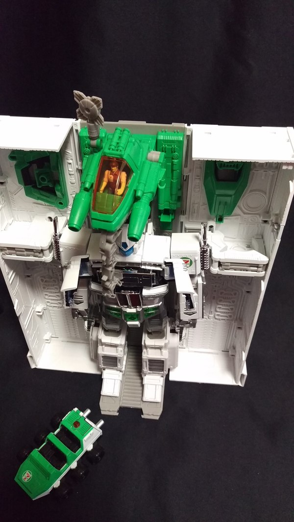 MP 711 Convoy 7 Eleven Version In Hand Pictures Of Latest MP 10 Optimus Variant 09 (9 of 13)